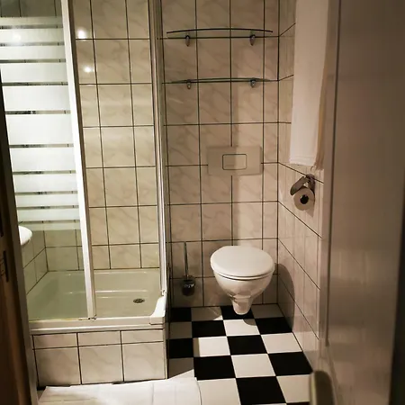 In Einem Alten Apartment *