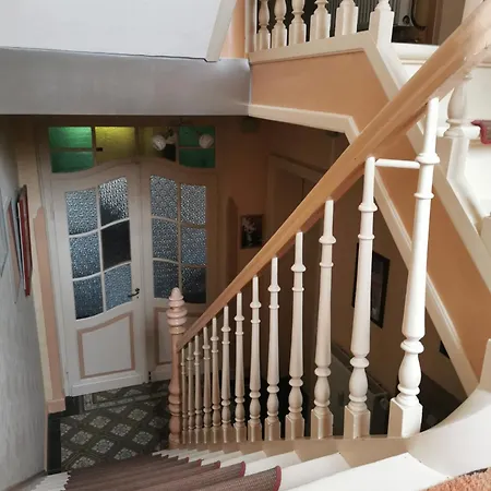 In Einem Alten Apartment *