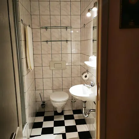 In Einem Alten Apartment Lontzen